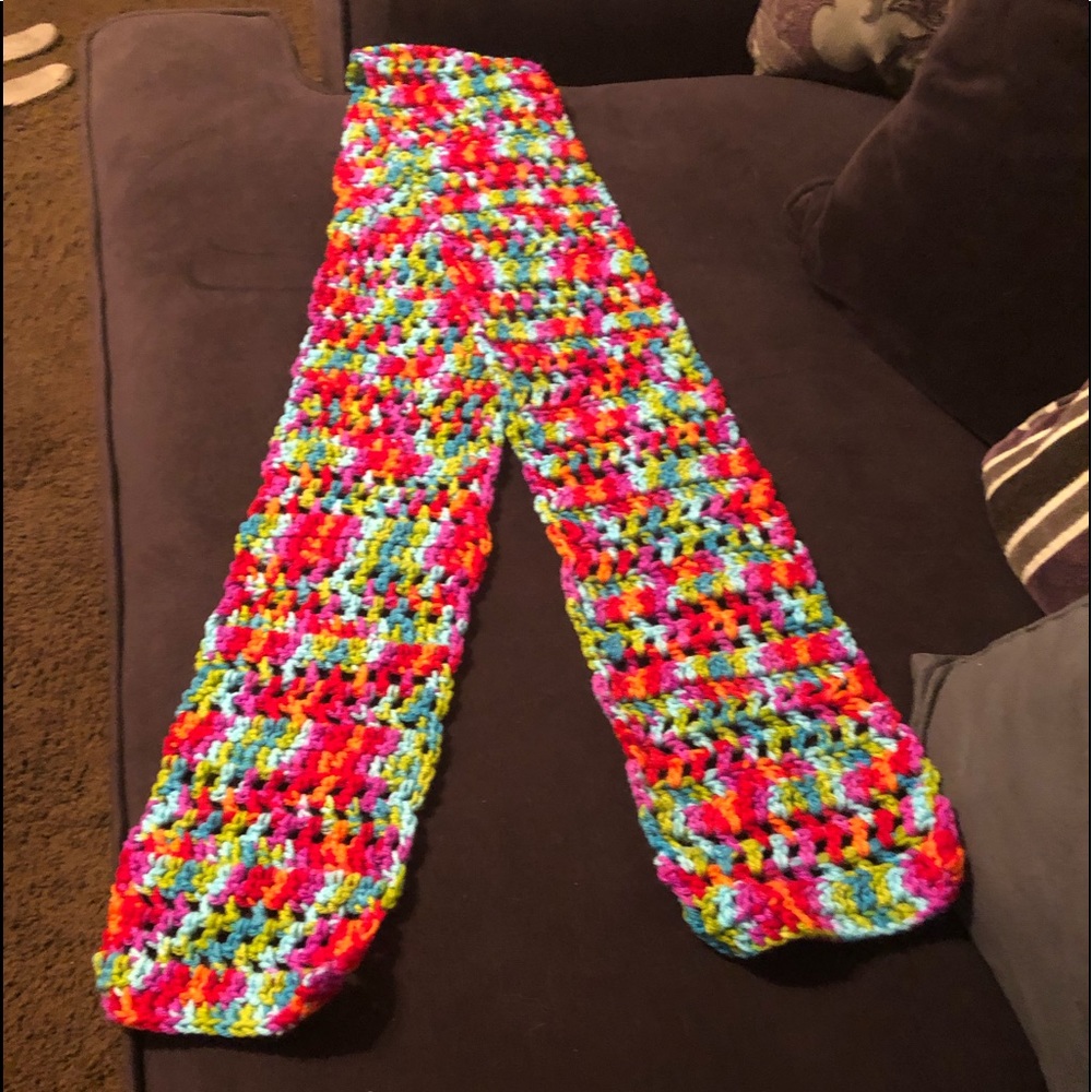 Beautiful Handmade Scarf 🧣 - Picture 2 of 4
